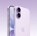 iPhone 17, levandulová barva, pohled zepředu, šikmý pohled zezadu, dvojitá Fusion fotosoustava vlevo nahoře, ovladač fotoaparátu, šikmý pohled zepředu na obrazovku přes celou přední stranu, akční tlačítko, tlačítka hlasitosti a boční tlačítko