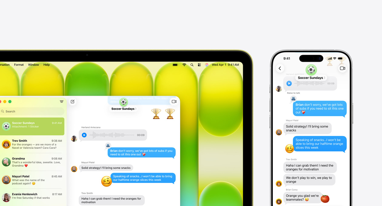 MacBook Neo na cor cítrico a mostrar uma conversa de grupo na app Mensagens com o título "Domingos de futebol" e outras mensagens recentes, com o iPhone ao lado a mostrar a mesma conversa de grupo