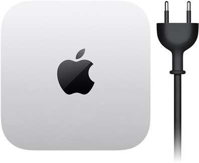 Mac mini, üstten görünüm, gümüş rengi alüminyum, kare, yuvarlatılmış köşeler, ortalanmış parlak siyah Apple logosu, iki uçlu güç fişine sahip siyah güç kablosu