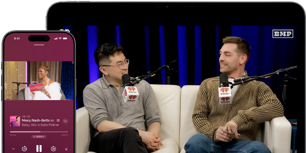 螢幕上的 Apple Podcast 正在播放影片 podcast 單集