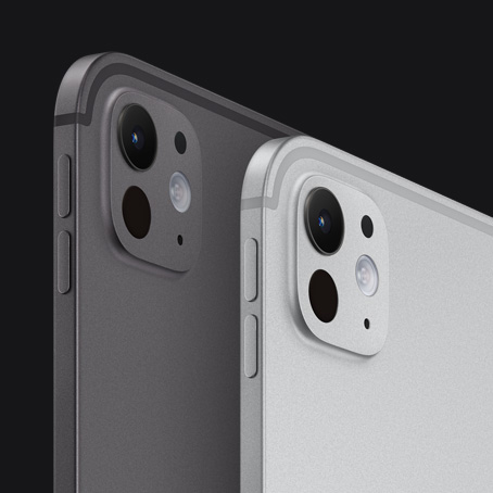 Deux iPad Pro, vue arrière et latérale, orientation portrait, noir sidéral et argent, boutons d’augmentation et de diminution du volume, système caméra pro