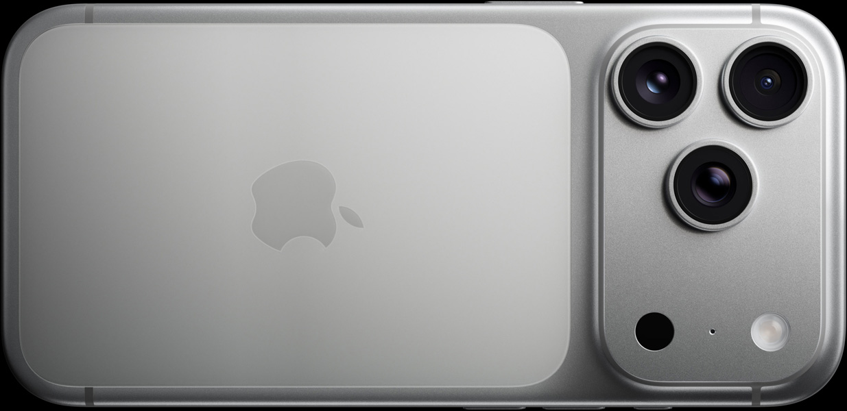 銀色 iPhone 17 Pro 的機身背面，展示 Pro 融合相機系統，包括 3 個鏡頭、咪高風和閃光燈